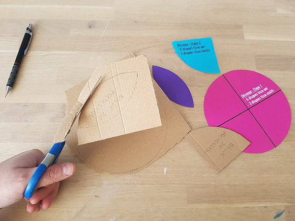 On a testé : Balle de préhension Montessori (tuto Les Maternelles) - Two  pour le DIY ! Blog DIY